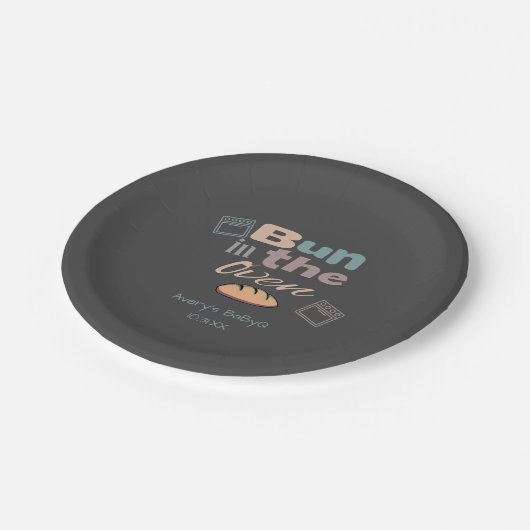 Bun im Oven BaBy Q Dusche Pappteller (Schrägansicht)