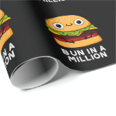 Bun in a Million Funny Burger Pun Dark BG Geschenkpapier (Rolleneckpunkt)