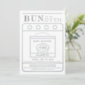 Bun in Oven Gray Baby Shower Einladung (Stehend Vorderseite)
