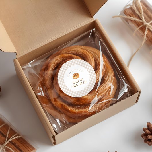 Bun In The Oven Cinnamon Roll Baby Shower  Runder Aufkleber