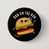 Bun on Run Funny Food Pun Dark BG Button (Vorderseite)