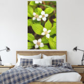 Bunchberry-Blume Leinwanddruck (Insitu (Schlafzimmer))