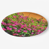 Bunches von rosa Blumenmotiven Pappteller (Schrägansicht)