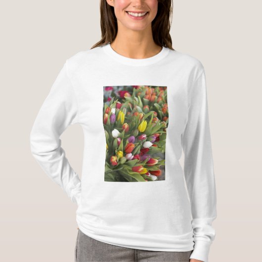 Bündel der bunten Tulpen T-Shirt (Vorderseite)