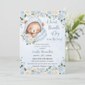 Bundle of Joy Bear Blue Floral Boy Baby Shower Einladung (Stehend Vorderseite)