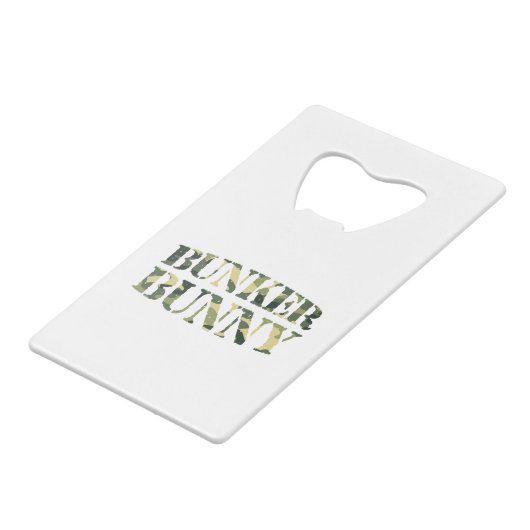 BUNKER CAMOUFLAGE / KAMOUFLAGE GELDBEUTEL FLASCHENÖFFNER (Vorderseite Schrägansicht)