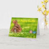 Bunnies umarmt. Alles Gute zu Ostern. Karte (Gelbe Blume)