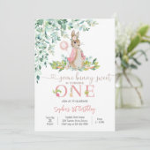 Bunny 1st Birthday Invitation Einladung (Stehend Vorderseite)