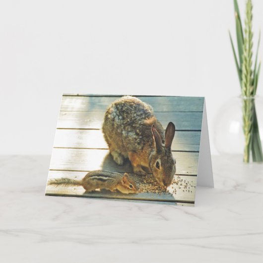 Bunny and Chipmunk Sharing Karte (Vorderseite)