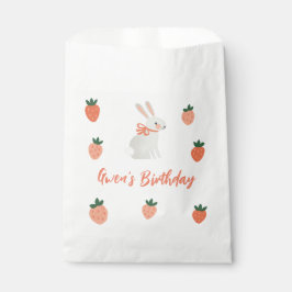 Bunny and Strawberry Birthday Party Geschenktütchen