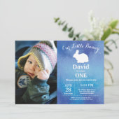 Bunny Birthday Boy Ostereier 1. Geburtstag Einladung (Stehend Vorderseite)