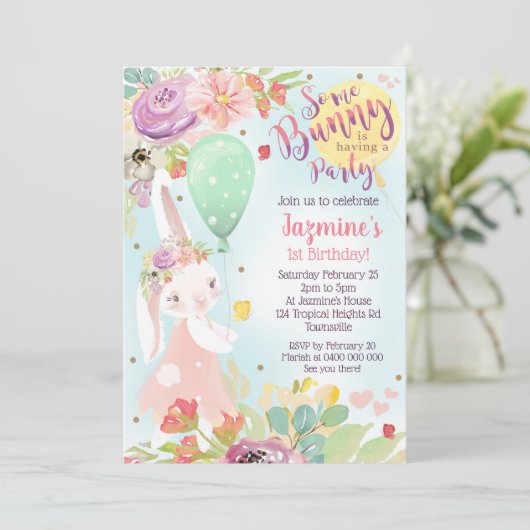 Bunny Birthday Einladung Floral Bunny Einladung (Stehend Vorderseite)