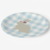 Bunny Blue Gingham Baby Shower Pappteller (Schrägansicht)