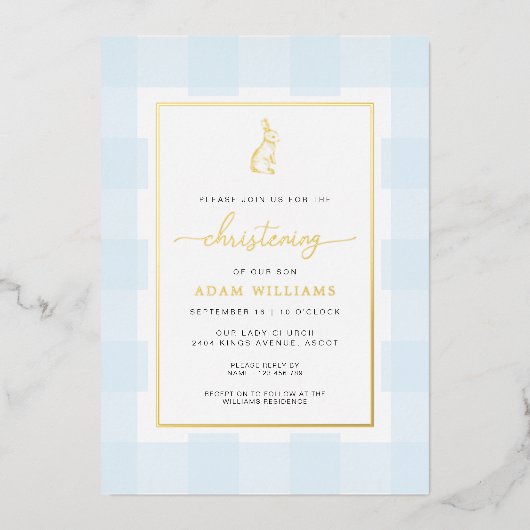 Bunny Blue Gingham Christening Foil Einladung (Vorderseite)