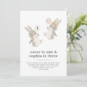Bunny Boy Girl Joint Birthday Einladung (Stehend Vorderseite)