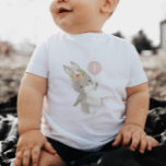 Bunny First Geburtstag Baby T-shirt<br><div class="desc">Ein süßes Hasen mit einer Blumenkrone und einem rosa Ballon. Ideal für Ihr Party "Somebunny is one"! Sie können die Zahl 1 im Ballon auf eine beliebige Zahl ändern, den anderen Text bearbeiten oder die Zahl entfernen, wenn Sie es vorziehen. Sie können auch die Farbe des Ballons in diesem Design...</div>