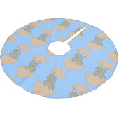 Bunny Hatching from Egg Weird Tree Skirt Polyester Weihnachtsbaumdecke (Schrägansicht)