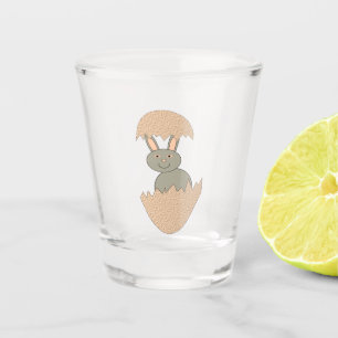 Bunny Hatching von Egg Weird Schnapsglas