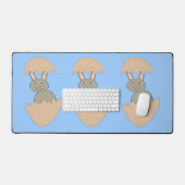 Bunny Hatching von Egg Weird Schreibtischunterlage (Tastatur & Maus)