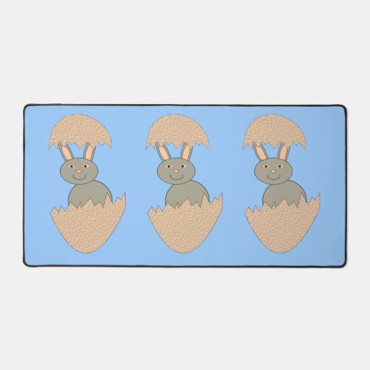 Bunny Hatching von Egg Weird Schreibtischunterlage (Vorderseite)