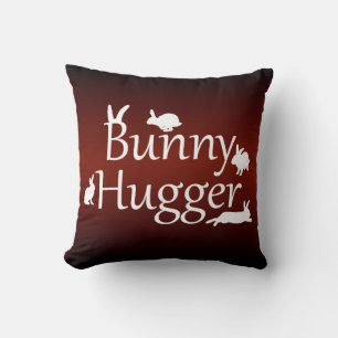 Bunny Hugger Kissen (dunkel/leicht rot)