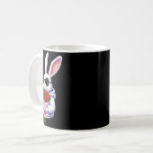 Bunny Hugging Valentine Flower Bunny Kaffeetasse (Vorderseite Links)