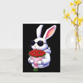 Bunny Hugging Valentine Flower Bunny  Karte (Gelbe Blume)