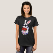 Bunny Hugging Valentine Flower Bunny T-Shirt (Vorne ganz)