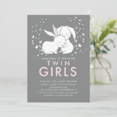 Bunny Liebe Twin Girls Kinderdusche Einladung (Stehend Vorderseite)