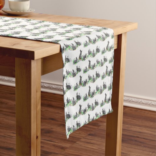 Bunny Meadow Table Runner (Farbe auswählen) Kurzer Tischläufer (Beispiel)
