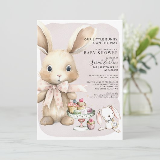 Bunny Rabbit Baby Duwer Gender Neutral Einladung (Stehend Vorderseite)