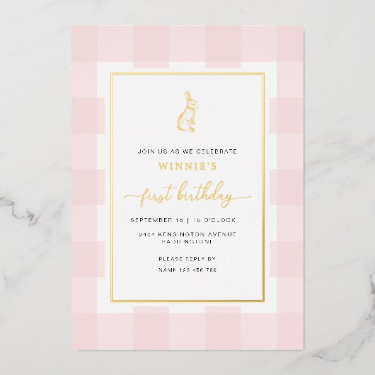 Bunny Rabbit Pink Gingham Birthday Foil Einladung (Vorderseite)