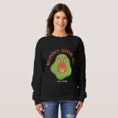 Bunny Side Up Retro-Oster-Ei Grafikdesign Sweatshirt (Vorne ganz)