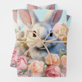 Bunny with a Garland of Roses Cute Geschenkpapier Set (Beispiel)