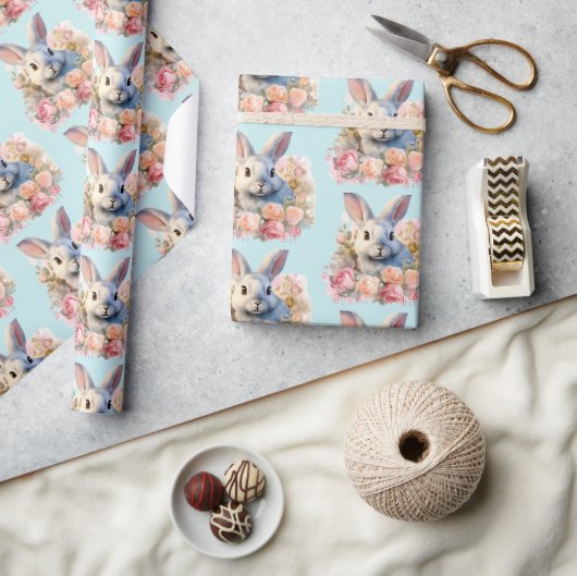 Bunny with a Garland of Roses Cute Pattern Geschenkpapier (Kunsthandwerk)