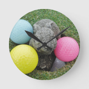 Bunny with pink blue yellow egg runde wanduhr
