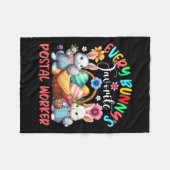 Bunny's Lieblings Postal Worker Proud Job Team Eas Fleecedecke (Vorderseite (Horizontal))