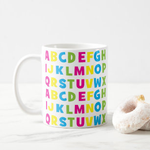Bunte Alphabetbuchstaben  Kaffeetasse