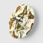 Bunte Ansammlung der Schmetterlinge und der Raupen Runde Wanduhr (Winkel)