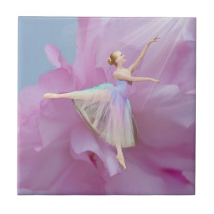 Bunte Ballerina in der Arabeske kundengerecht Fliese