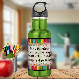 Bunte Bleistifte Wasserflasche zur Lehrererkennung