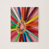 Bunte Bleistiftzeichenstifte in einem Kreis Puzzle (Vertikal)