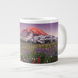 Bunte Blumen im regnerischeren Nationalpark Jumbo-Tasse