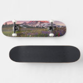 Bunte Blumen im regnerischeren Nationalpark Skateboard (Horizontal)
