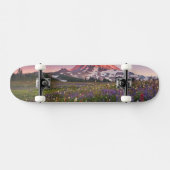 Bunte Blumen im regnerischeren Nationalpark Skateboard (Horizontal)