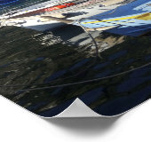 Bunte Boote am Pier Poster (Ecke)