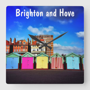 Bunte Brighton- und Hove Summer Beach Huts Quadratische Wanduhr