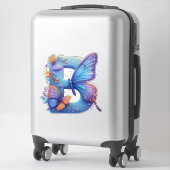 Bunte Butterfly auf hellblauem Buchstaben B Aufkleber (Koffer)