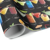 Bunte Cocktails auf schwarzem Einwickelpapier Geschenkpapier (Rolleneckpunkt)