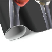 Bunte Cocktails in Martini-Gläsern Geschenkpapier (Rolleneckpunkt)